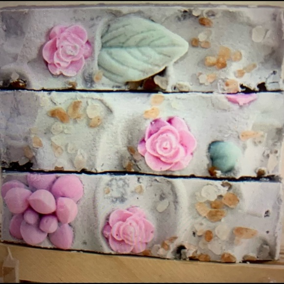 Brand New!!  Natural & Organic Candle & Soaps Gift Set - Picture 6 of 7